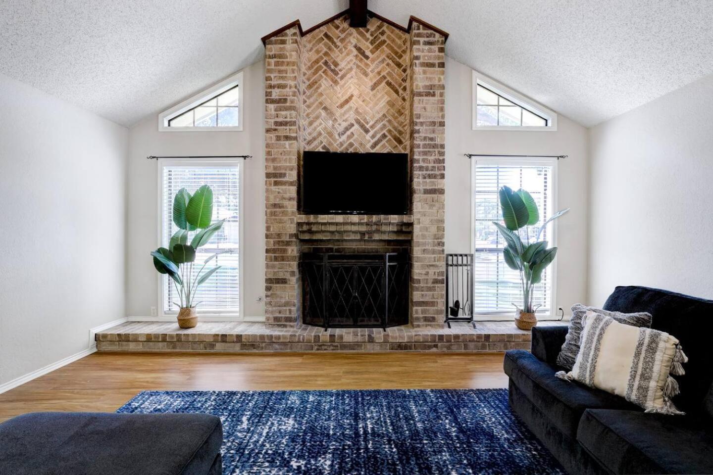Luxurious Oasis W Serene Pool, Games & Fire Pit Holiday home San Antonio